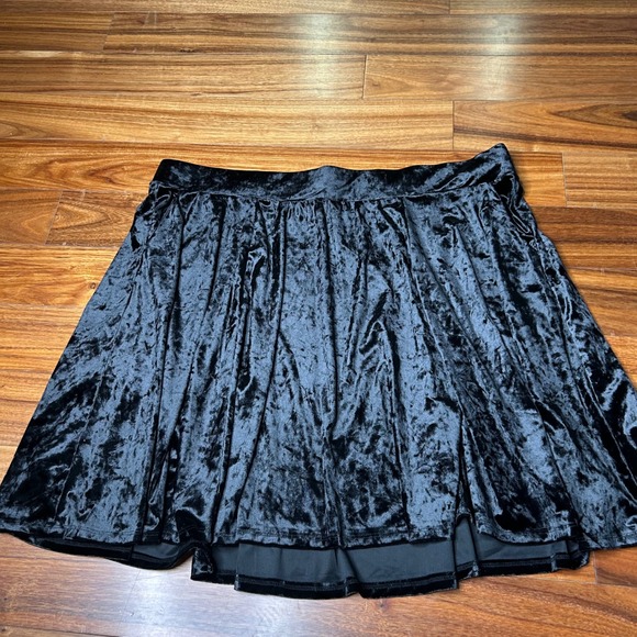Torrid Women's 3x Black Crushed Velvet Circle Mini Skirt Plus Size pockt - Picture 1 of 7
